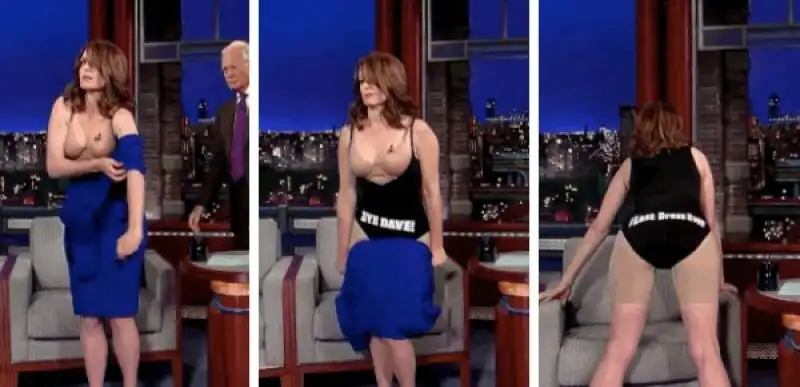 tina fey si spoglia al david letterman show  4