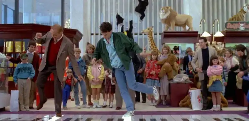 TOM HANKS IN BIG - FILM GIRATO NEL NEGOZIO DI GIOCATTOLI FAO SCHWARZ