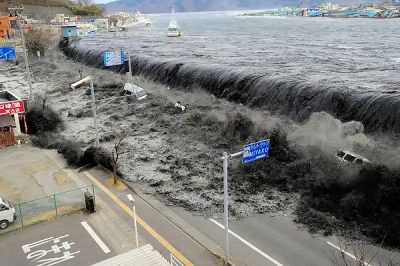 tsunami giappone