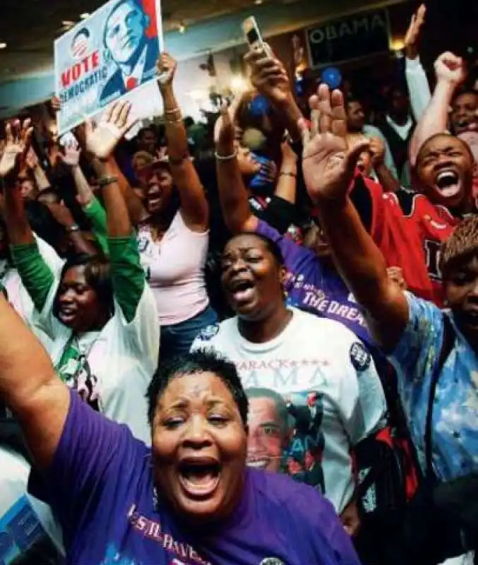 afroamericani festeggiano la vittoria di obama