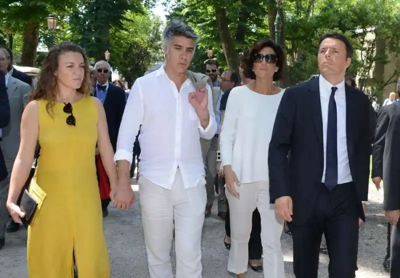 Aravena e Renzi con le rispettive consorti a Venezia image