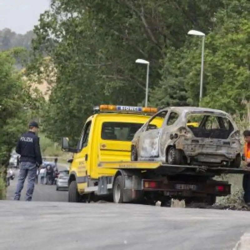 auto carbonizzata di sara di pietrantonio   