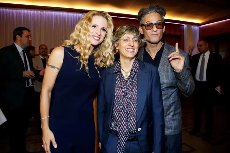 fiorello con michelle hunziker e giulia buongiorno