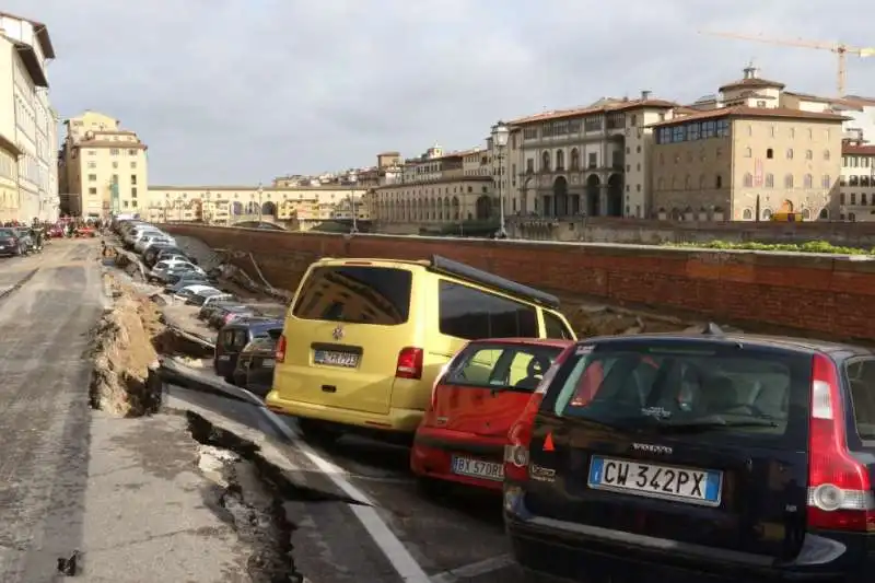 firenze lungarno voragine 4