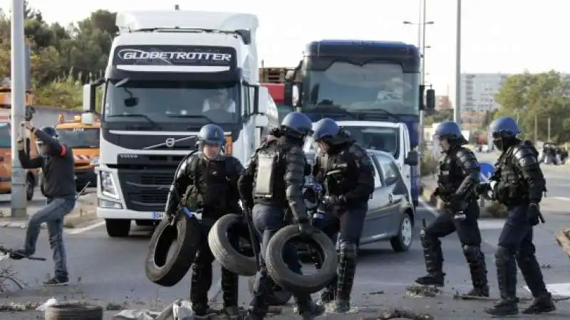 FRANCIA PROTESTE