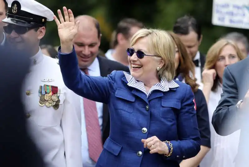 hillary clinton a chappaqua ny per il memorial day