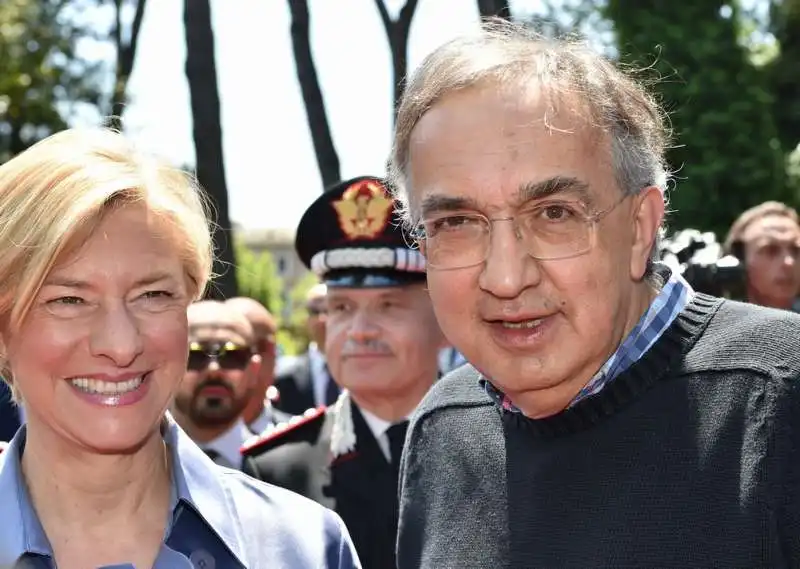 il ministro roberta pinotti con sergio marchionne