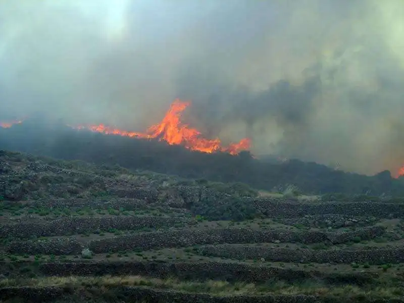 INCENDIO A PANTELLERIA