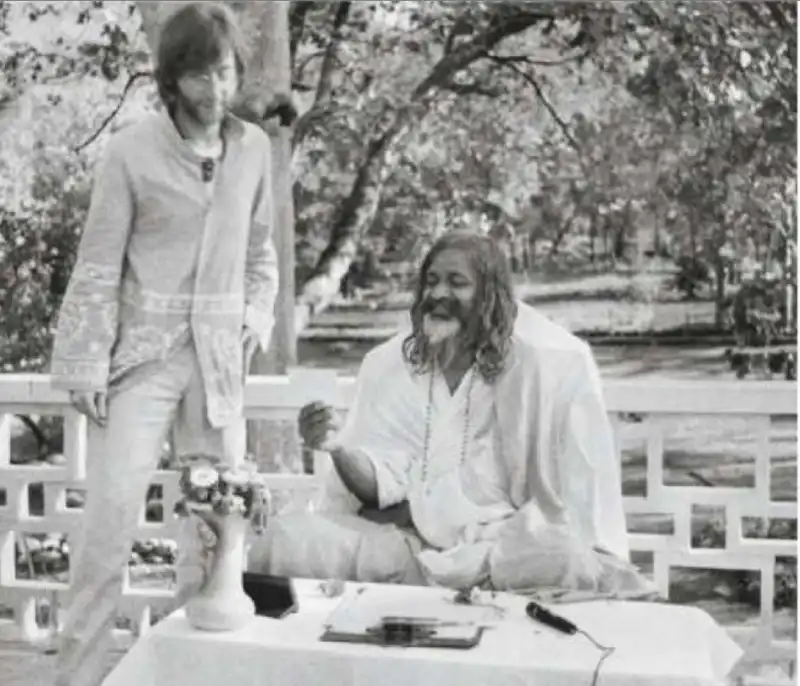 JOHN LENNON MAHARISHI