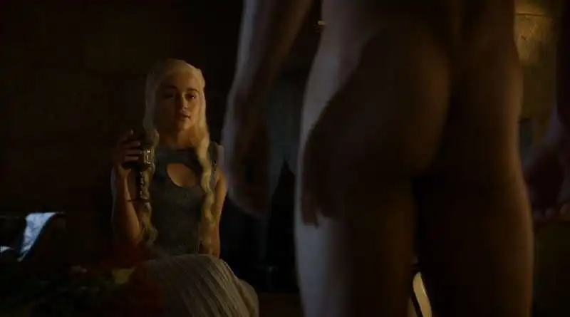 khaleesi ordina a daario di spogliarsi