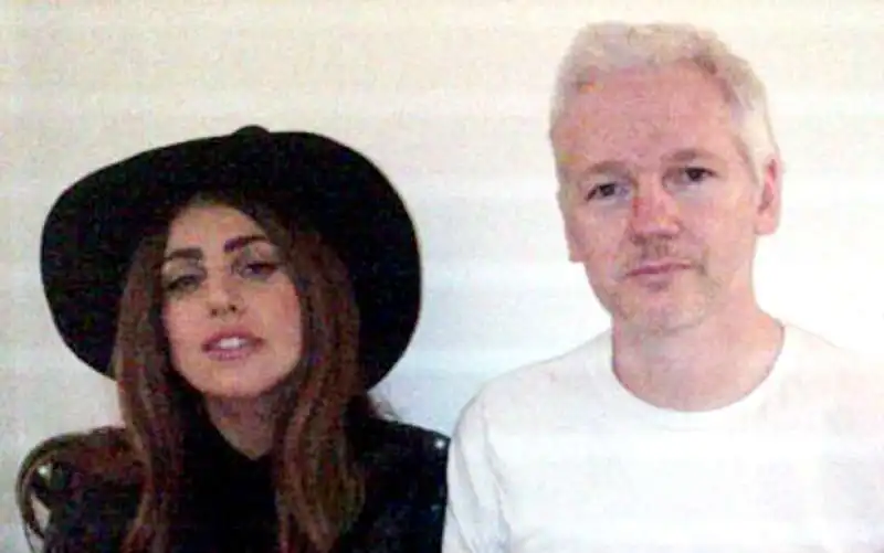 lady gaga intervista assange