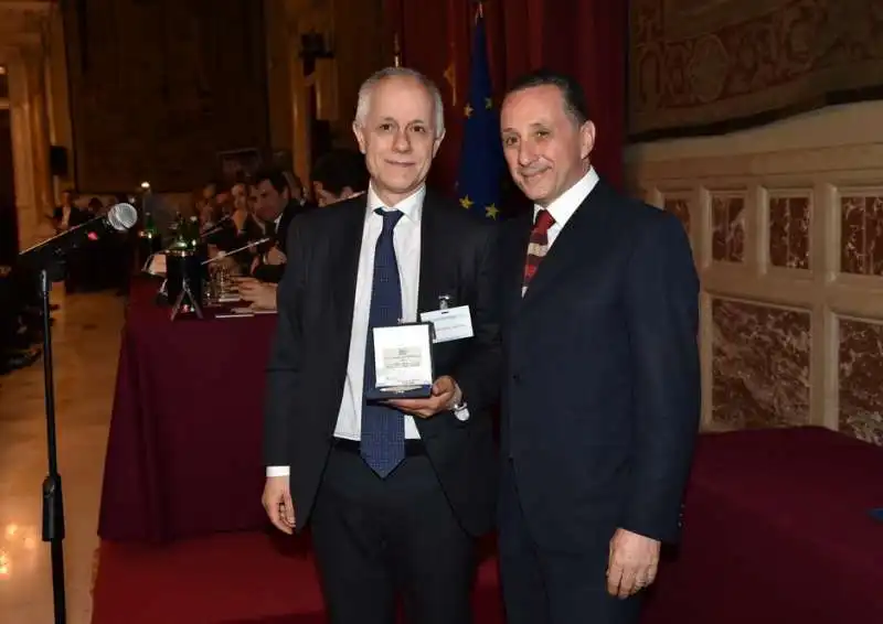 luciano fontana premiato da antonio polito