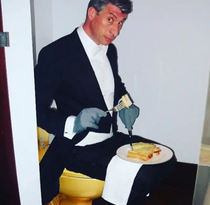 MAURIZIO CATTELAN 