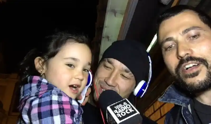 NAINGGOLAN E LA FIGLIA CANTANO ROMA ROMA 