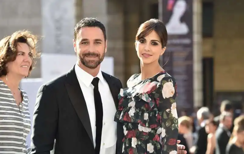 raoul bova con rocio munoz morales (1)