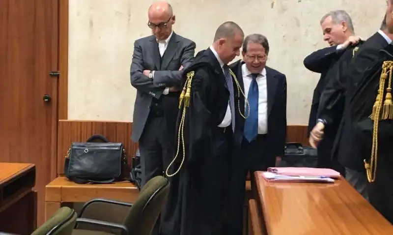 RENATO SORU IN TRIBUNALE DOPO LA CONDANNA