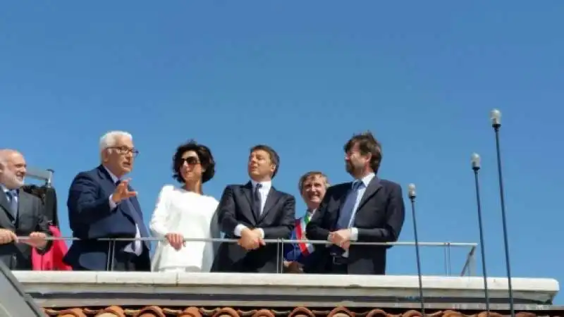  Renzi con Agnese e Franceschini alla Biennale Architettura 2016