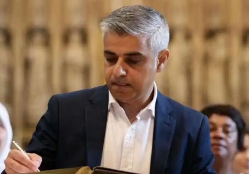 SADIQ KHAN NELLA CATTEDRALE CRISTIANA DI SOUTHWARK