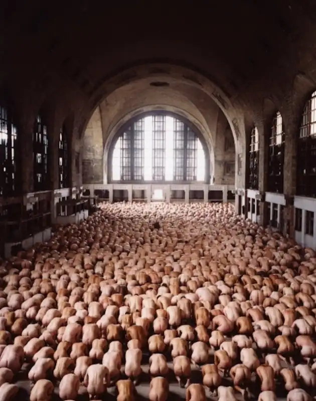 snudi in stazione per spencer tunick