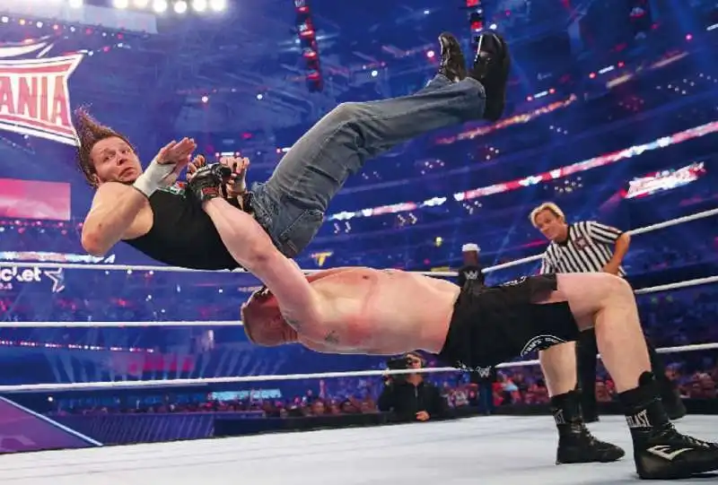 wrestling   brock lesnar contro dean ambrose