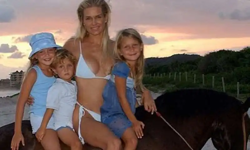 yolanda foster con i figli hadid