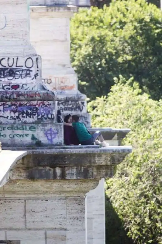 adolescenti sul ponte delle aquile  2