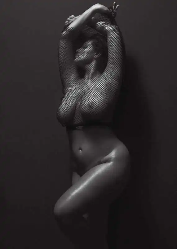 ashley graham per v magazine by mario sorrenti  1