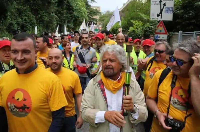 beppe grillo rocco casalino alla marcia di assisi