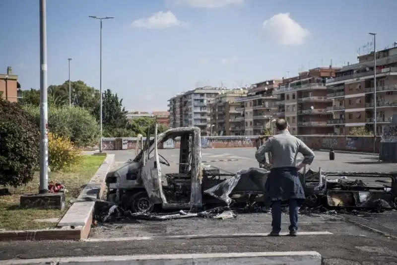 camper in fiamme  muoiono tre ragazzine