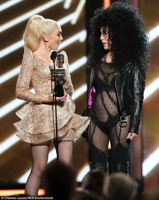 cher premiata da gwen stefani