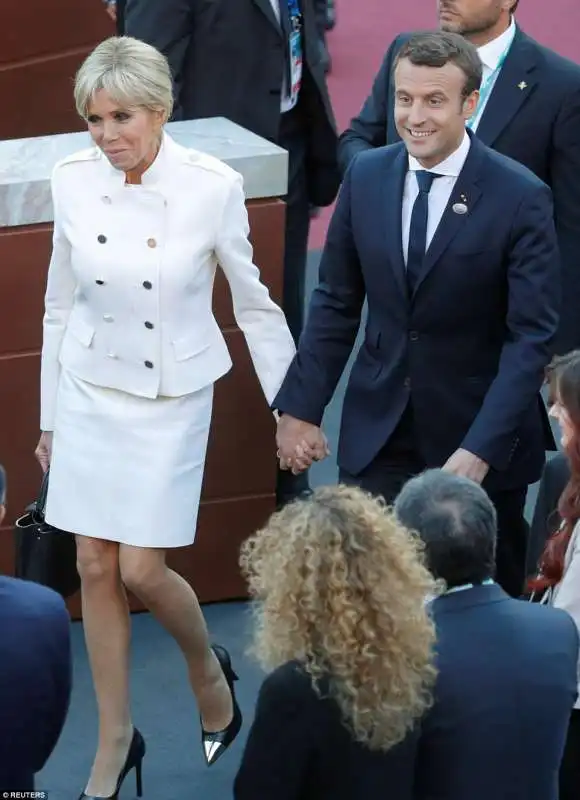 emmanuel macron e brigitte a taormina