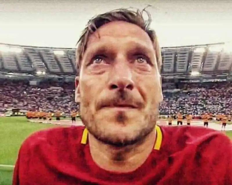 FRANCESCO TOTTI IN LACRIME