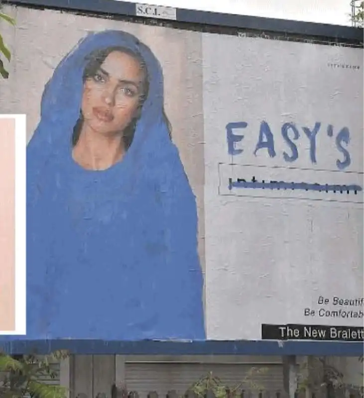 I MANIFESTI CON IRINA SHAYK COPERTI DAL CHADOR