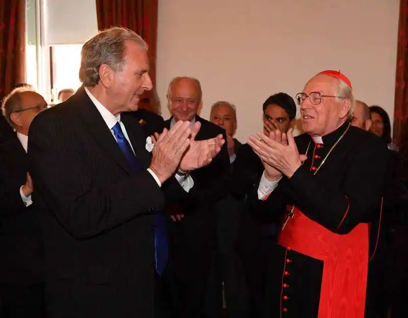 il cardinale giovanni battista re  benedice lo studio consolo (6)