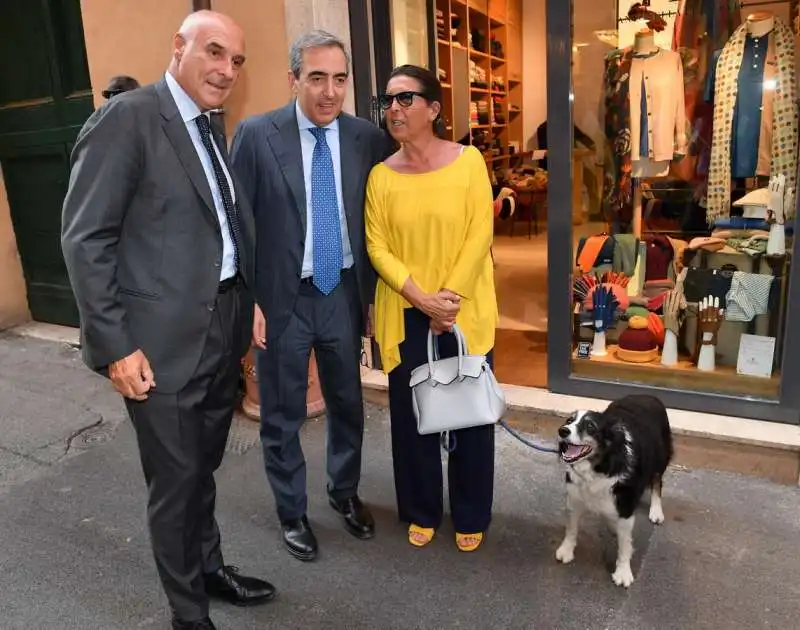 maurizio marinella e maurizio gasparri con la moglie amina e il cane cindy