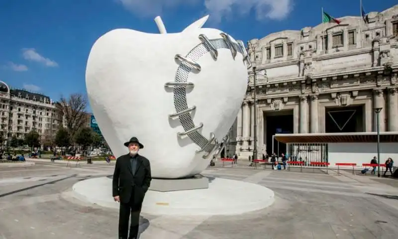 michelangelo pistoletto mela rigenerata