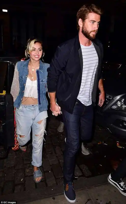 miley cyrus di nuovo con liam hemsworth