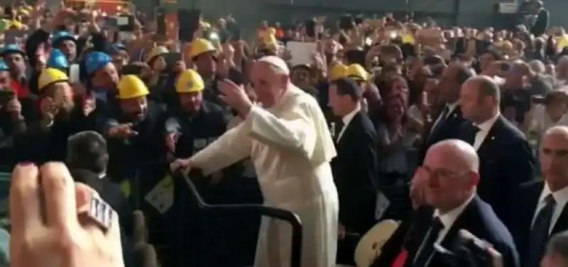 PAPA BERGOGLIO ALL ILVA DI GENOVA