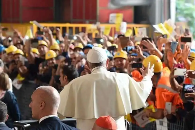 PAPA BERGOGLIO ALL ILVA DI GENOVA    