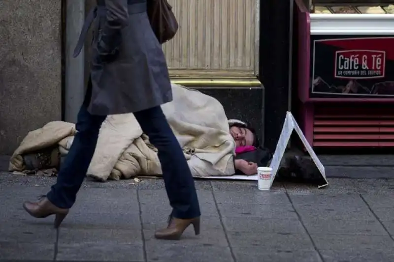 povero in strada