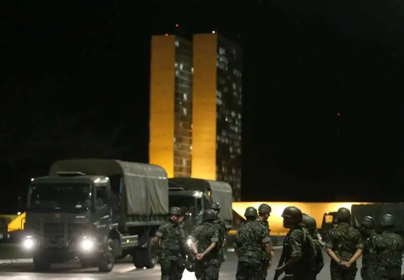 scontri brasilia esercito1