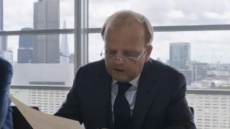 toby jones happy end