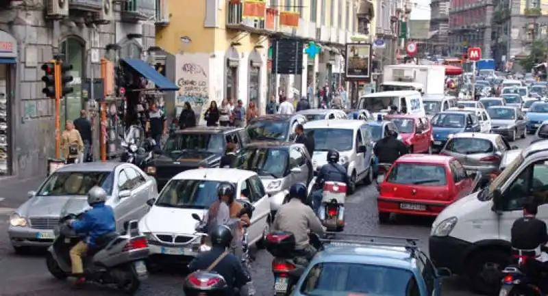 TRAFFICO A NAPOLI