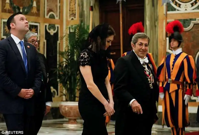 i responsabili Comunicazione della Casa Bianca in Vaticano Hope Hicks e Dan Scavino 