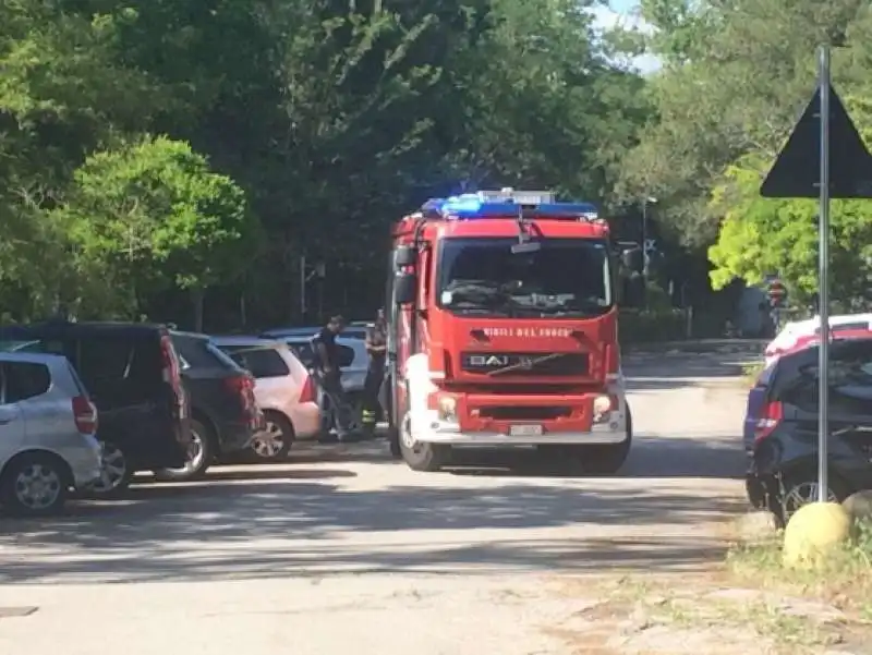 BIMBA MORTA IN AUTO A PISA