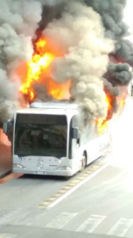 bus atac a fuoco 3