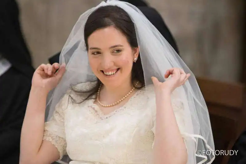 carmen d'agostino diventa suora in abito da sposa 10