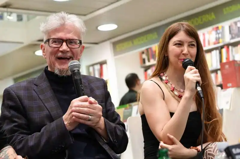 eduard limonov con l interprete olga mazzina (2)