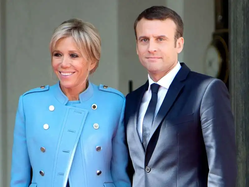 emmanuel macron con brigitte