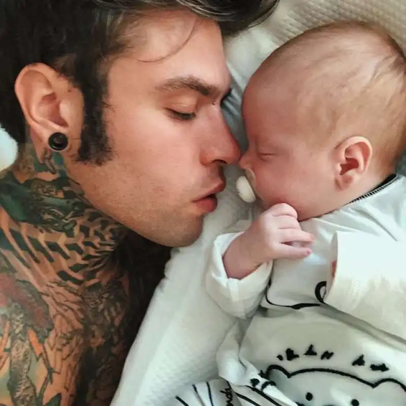 fedez con leone